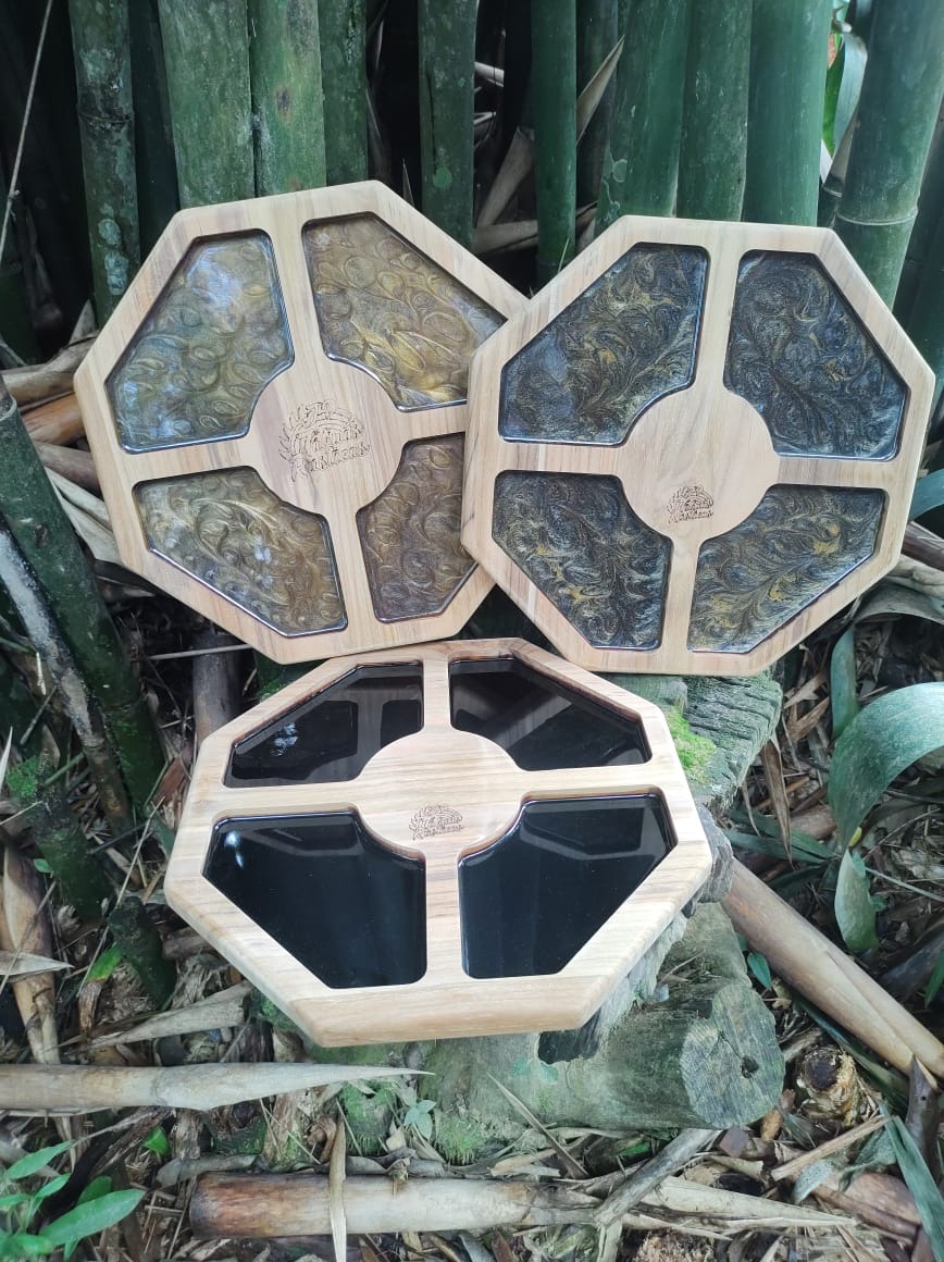 Petisqueira em Madeira Teca com Resina