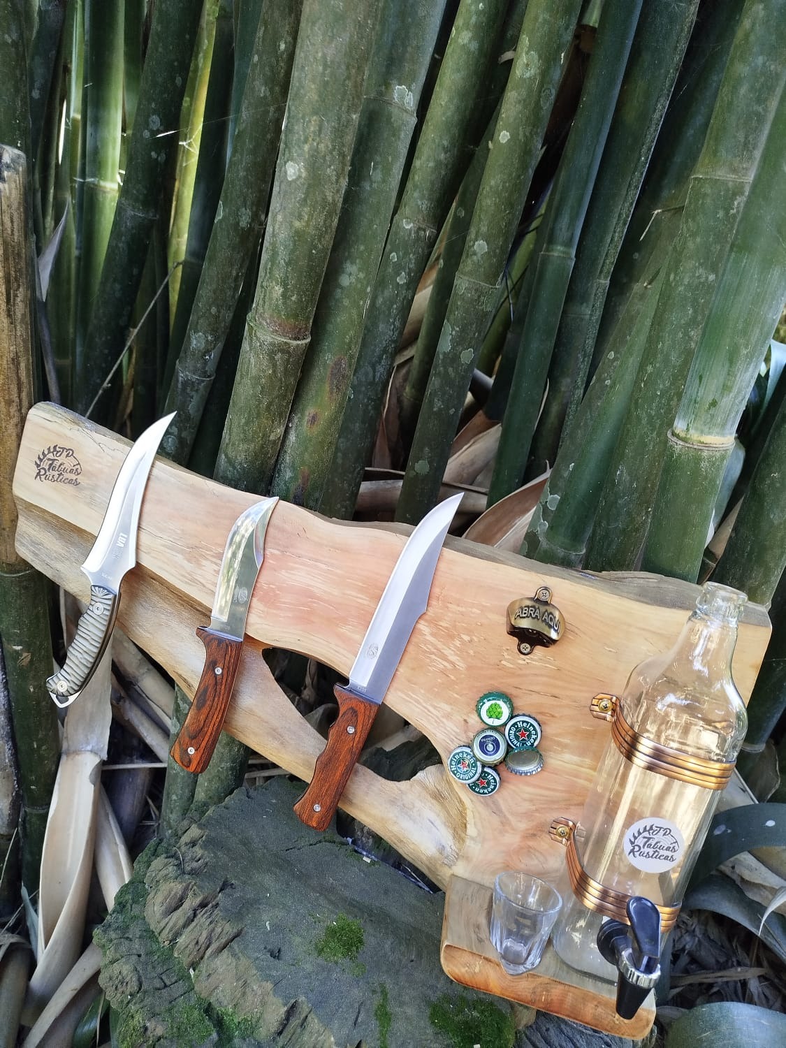 Peça 3 em 1 em Madeira Peroba Rosa – Expositor, Abridor e Reservatório