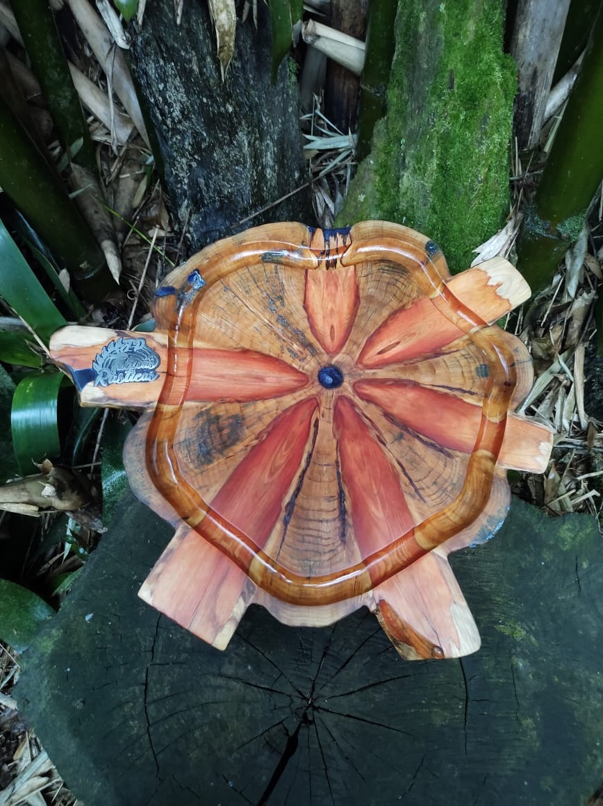 Tábua de Corte em Madeira Araucária com Canaleta Resinada 22 mm