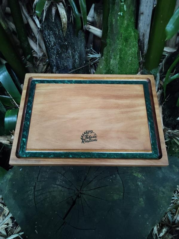 Tábua de Corte em Madeira Garapeira com Canaleta Resinada